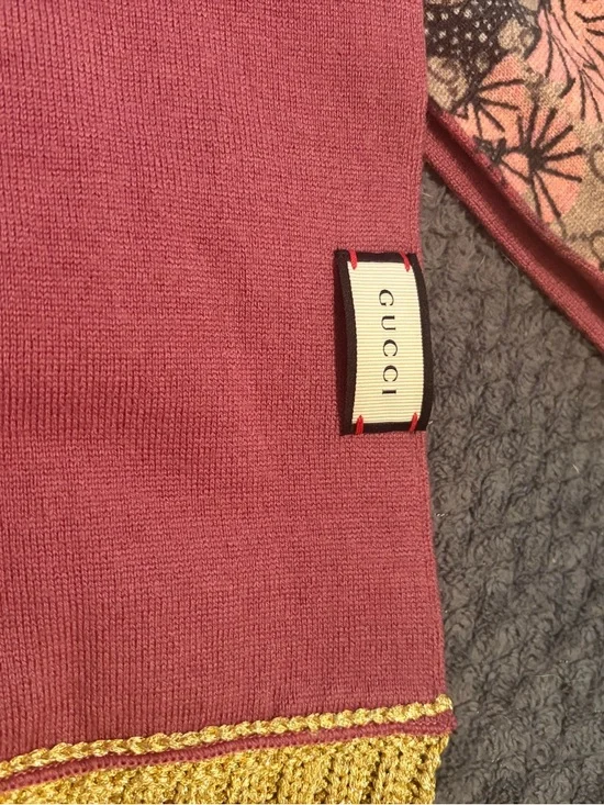 Gucci Pink and Beige GG Tiger Motif Wool Scarf with Yellow Tiger - Picture 6 of 8